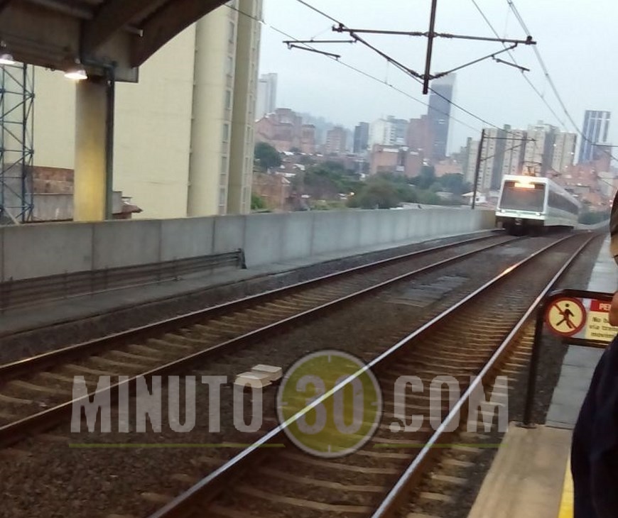 Este tren habría presentado problemas durante la mañana de hoy.