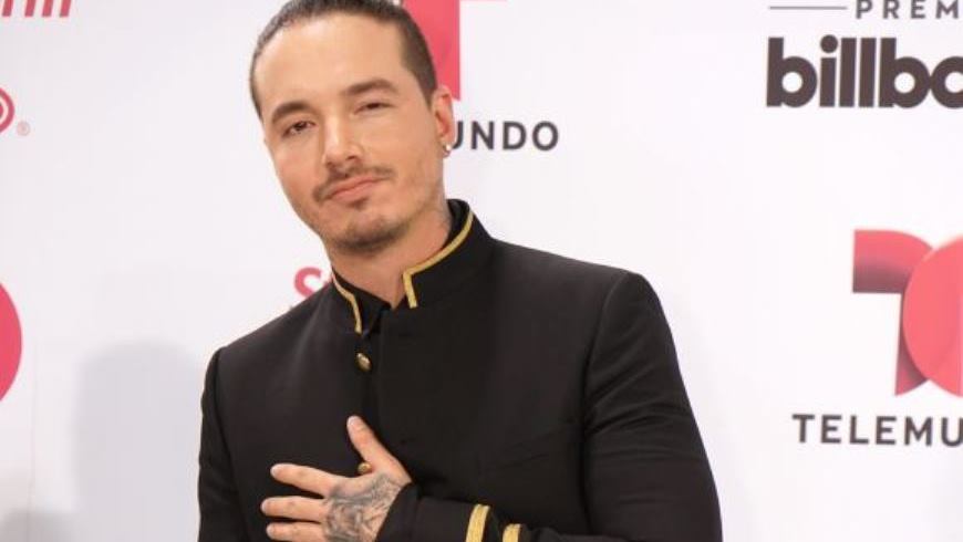 El colombiano J Balvin, nominado a artista del año. EFE.