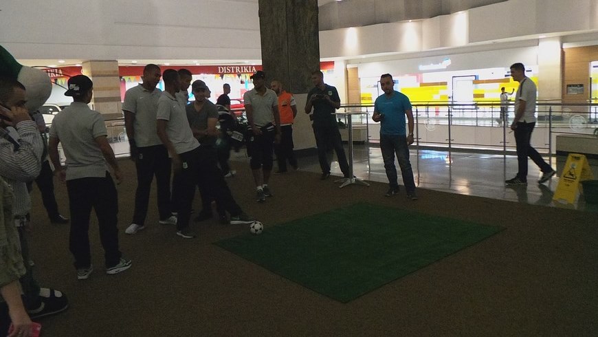 EN VIDEO: Mala puntería de los jugadores de Nacional, en la dinámica del lanzamiento de la 'Tienda Verde' 1 Jugadores Nacional din%C3%A1mica Copiar