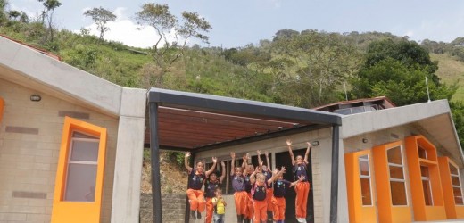 Gobernación de Antioquia entrega dos escuelas rurales en Yarumal