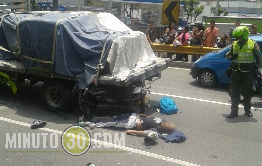 MUERTE DE MOTOCICLISTA EN LA REGIONAL (1)