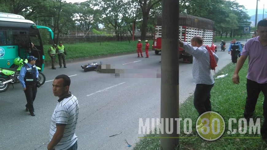 MUERTE DE MOTOCICLISTA EN LA REGIONAL (4)