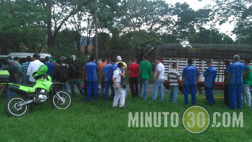 MUERTE DE MOTOCICLISTA EN LA REGIONAL (7)