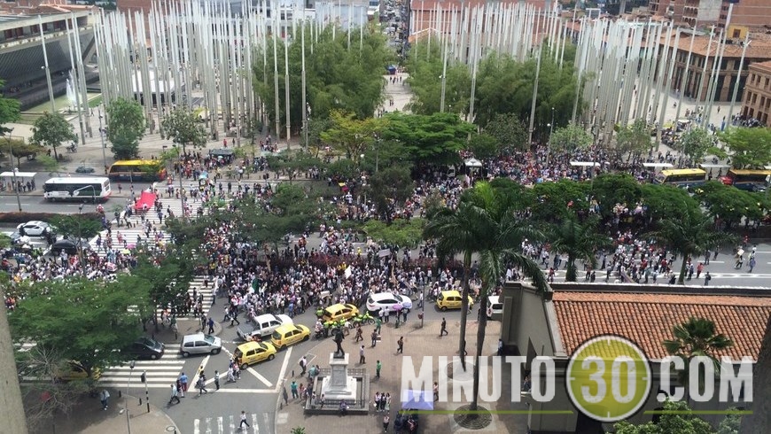 PLANTÓN DE MAESTROS EN SAN JUAN (2)