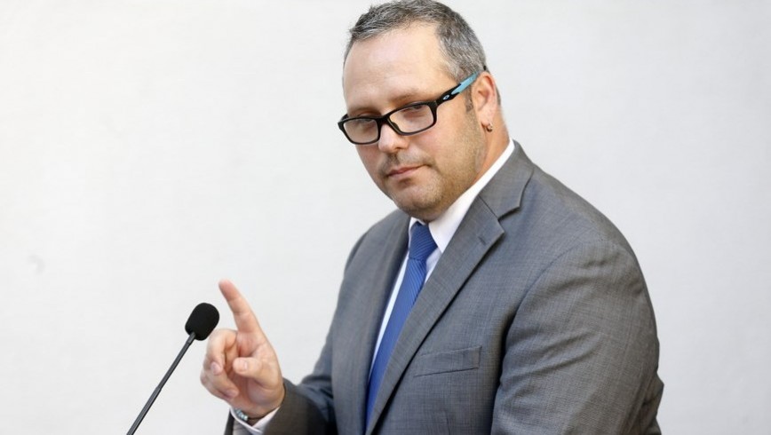 Sebastián Dávalos, hijo de la presidenta de Chile, Michelle Bachelet, está siendo investigado junto a su esposa, Natalia Compagnon, por tráfico de influencias y eventual uso de información privilegiada