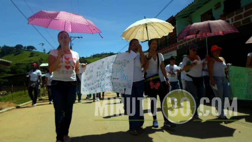 El Magisterio también marchó en Maceo 9 maceo