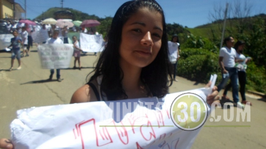 El Magisterio también marchó en Maceo 10 maceo