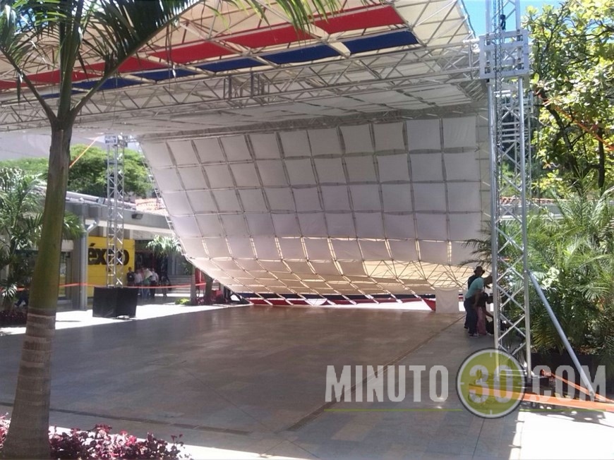 SE DESPLOMÓ CARPA EN SAN DIEGO (2)