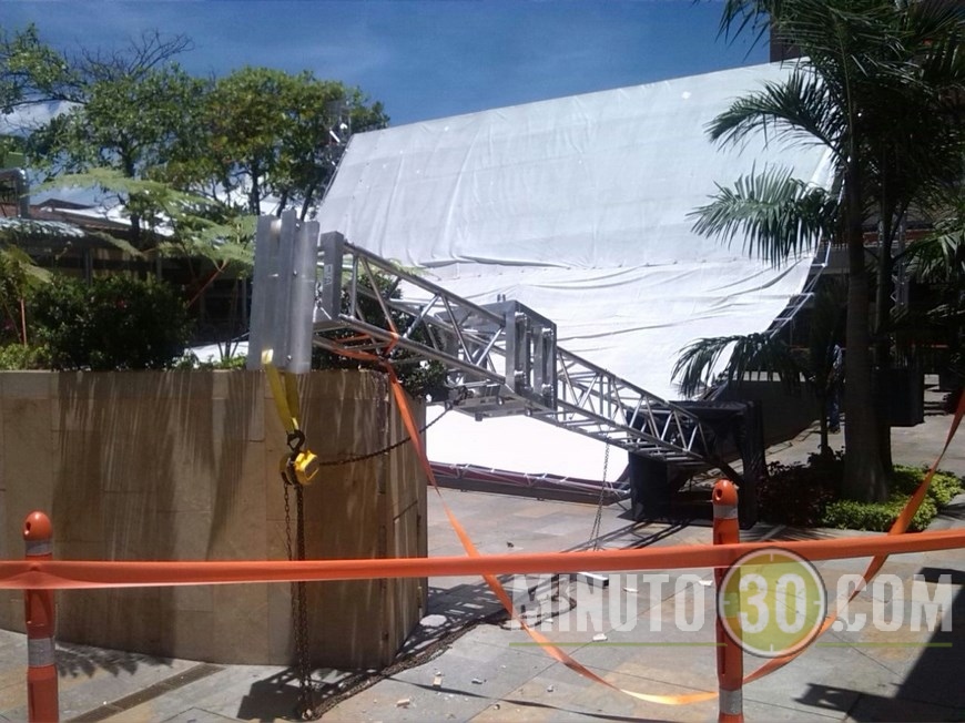 SE DESPLOMÓ CARPA EN SAN DIEGO (3)