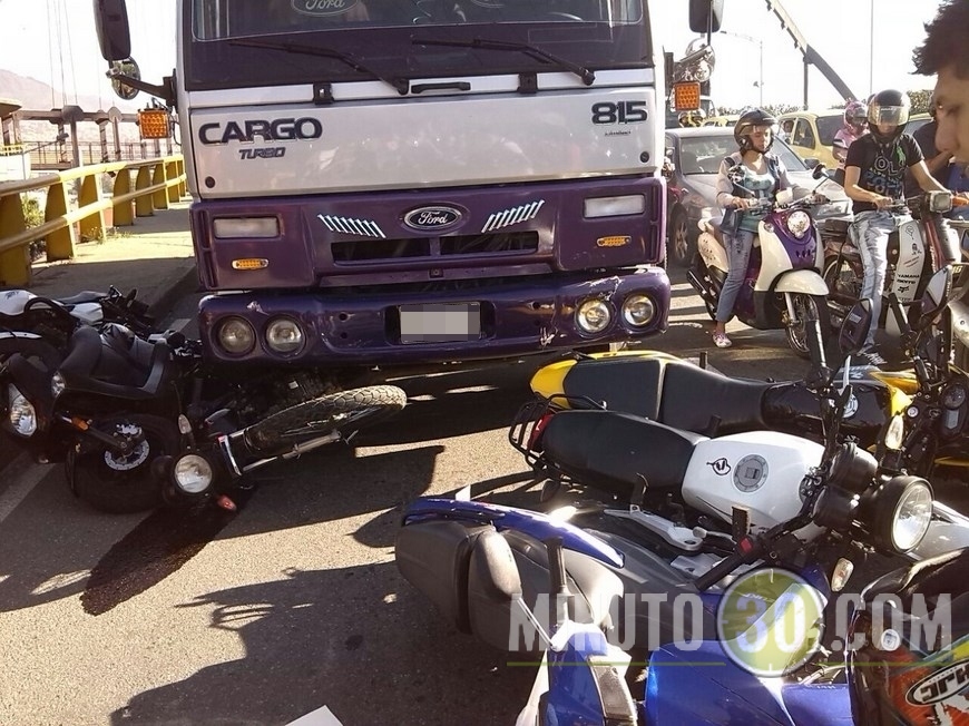 SEIS MOTOS ARROLLADAS (1)