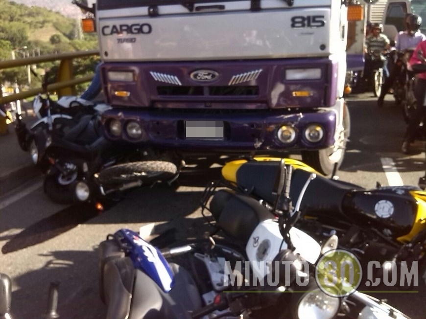 SEIS MOTOS ARROLLADAS (2)