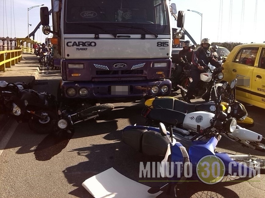 SEIS MOTOS ARROLLADAS (3)