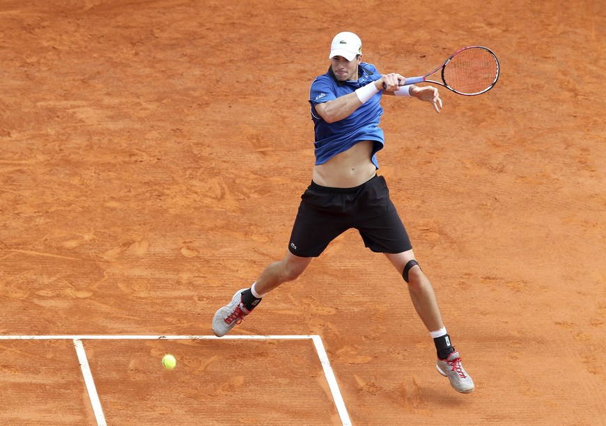 En fotos: Sin mayores tropiezos Nadal avanzó a cuartos de final del torneo de Montecarlo 2 El tenista estadounidense John Isner devuelve una bola al español Rafael Nadal durante el partido de tercera ronda del torneo de Montecarlo que ambos disputaron en Roquebrune Cap Martin, Francia, hoy, 16 de abril de 2015. EFE