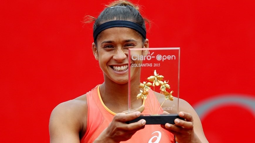 La tenista brasileña Teliana Pereira fue registrada este domingo al levantar el trofeo de campeona del Claro Open Colsanitas de Tenis, tras vencer a la kazaja Yaroslava Shvedova, en Bogotá (Colombia). Pereira se impuso con parciales 7-6 (2) y 6-1. EFE