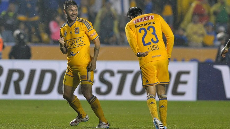 Jugadores de Tigres de México celebran un gol en el estadio Universitario, en la ciudad de Monterrey (México). EFE/Archivo