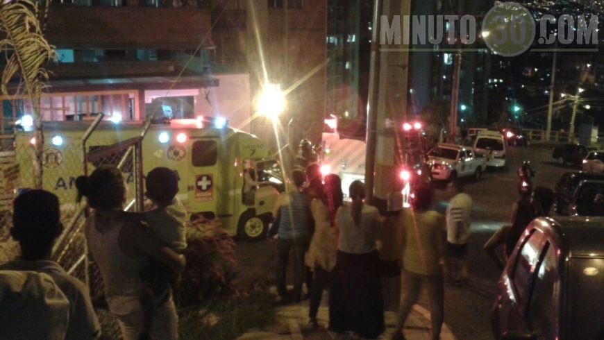 El hombre fue evacudo por personal de la Secretaría de Salud. Minuto30.com