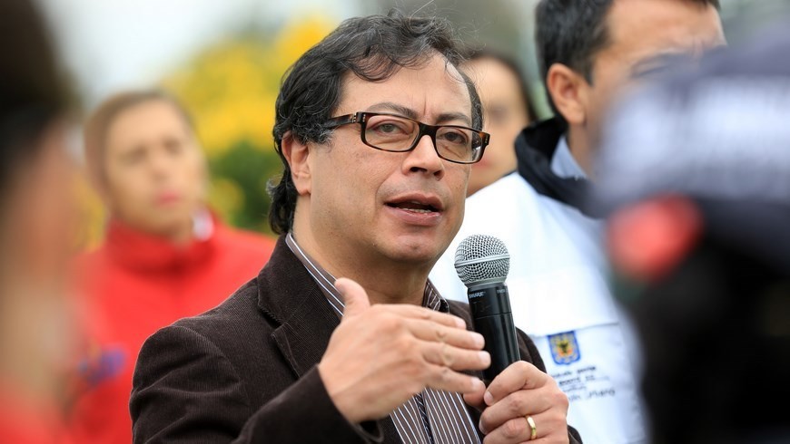 EN FOTOS: TransMilenio renueva su flota de alimentadores 3 El alcalde mayor de Bogotá, Gustavo Petro en la entrega de los buses. Foto: Alcaldía Mayor de Bogotá.