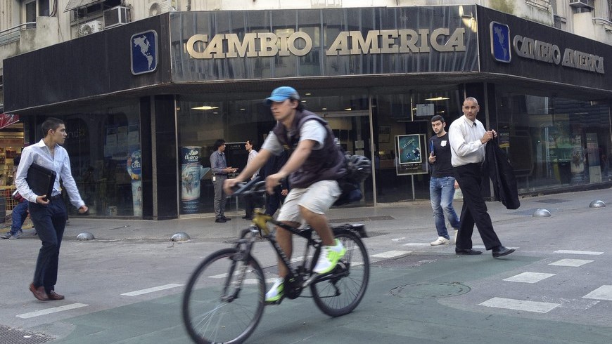 Vista del local de una casa de cambio de divisas en el centro de Buenos Aires (Argentina). EFE/Archivo
