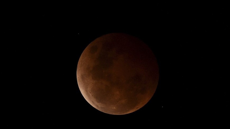 El eclipse comenzará a las 11.15 GMT y será visible de manera parcial en la costa este estadounidense y partes de Latinoamérica, aunque los observadores mejor posicionados serán aquellos situados al oeste del río Misisipi. EFE/Archivo