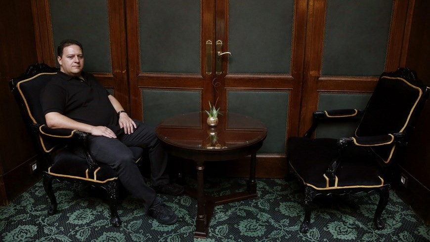 Juan Pablo Escobar, hijo de Pablo Escobar, durante la entrevista que ha mantenido hoy en Madrid con Efe sobre su libro 'Pablo Escobar, mi padre'. EFE