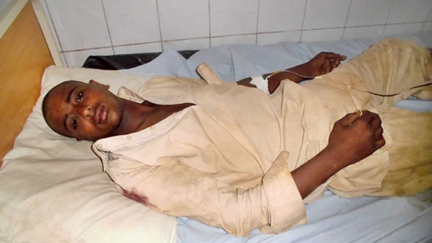 En la imagen, uno de los trabajadores en el hospital de Turbat, provincia de Baluchistán (Pakistan). EFE