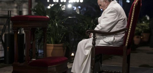 El papa dice que los cristianos no deben acumular riquezas