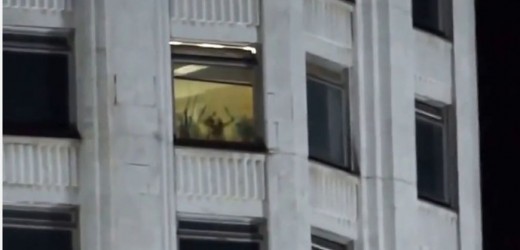 EN VIDEO: Pareja filmada teniendo relaciones sexuales en el Parlamento Ruso