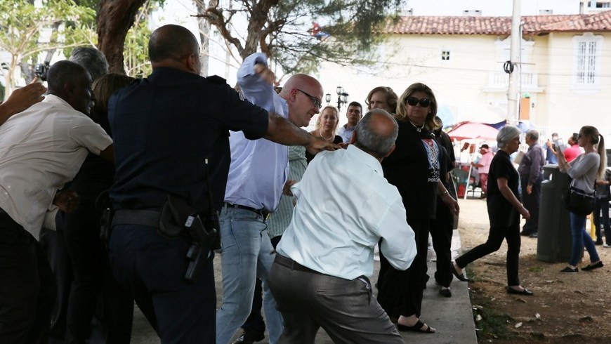 peleas, disturbios, manifestaciones, cumbre
