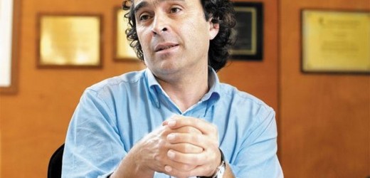 “100 problemas que todo bachiller debe entender y resolver” fue el libro que presentó Sergio Fajardo en la Filbo