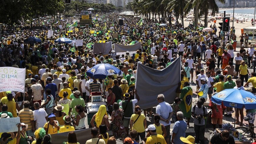 Según Amnistía Internacional, 17 policías fueron arrestados por haber rechazado participar en la represión de la manifestación, pero esta información fue negada por una portavoz de la Secretaría de Seguridad de Paraná. EFE/Archivo