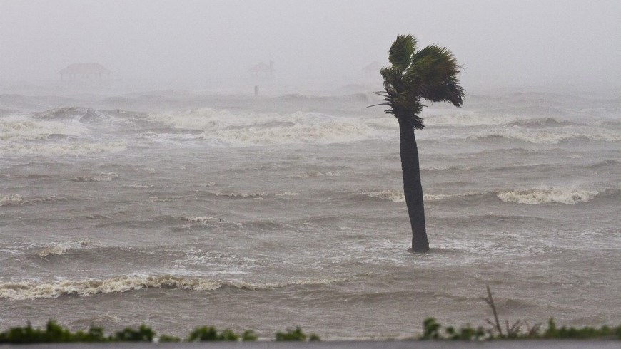 Los vientos máximos sostenidos de Ana, que hasta esta madrugada presentaba características de sistema subtropical, se incrementaron hasta los 95 kilómetros por hora y con algunas más ráfagas más altas. EFE/Archivo