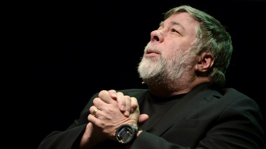 Fotografía tomada el pasado 10 de marzo en la que se registró al cofundador de Apple, Steve Wozniak, quien sostuvo que "entre más se aprende más se tiene la capacidad de innovar". EFE/Archivo