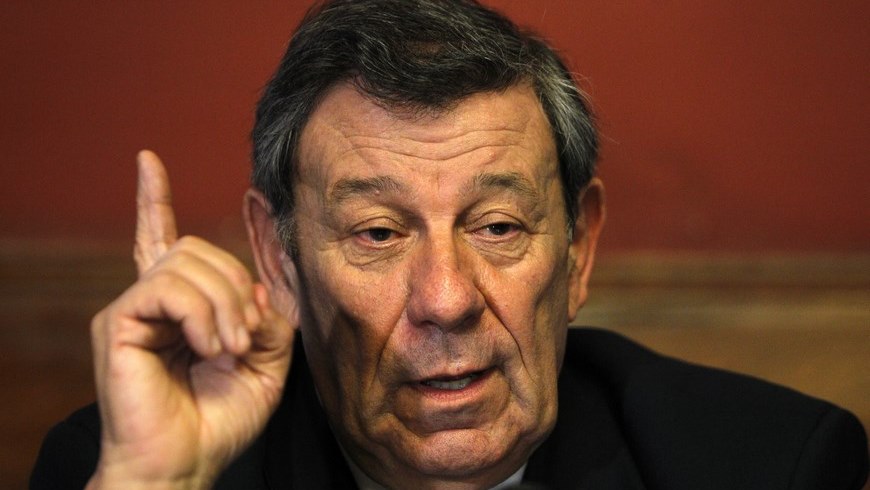 El ministro uruguayo de Relaciones Exteriores, Rodolfo Nin Novoa (d), ofrece declaraciones junto a la senadora por el Frente Amplio (FA), Mónica Xavier (i), este 12 de mayo después de una reunión de trabajo celebrada con los presidentes e integrantes de las Comisiones de Asuntos Internacionales de las Cámaras de Senadores y Diputados en la sede del ministerio, en Montevideo (Uruguay). EFE