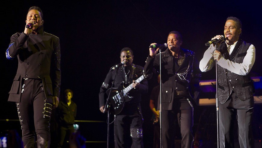 De izquierda a derecha, Jermaine, Tito, Jackie, y Marlon de la banda estadounidense The Jacksons . EFE/Archivo