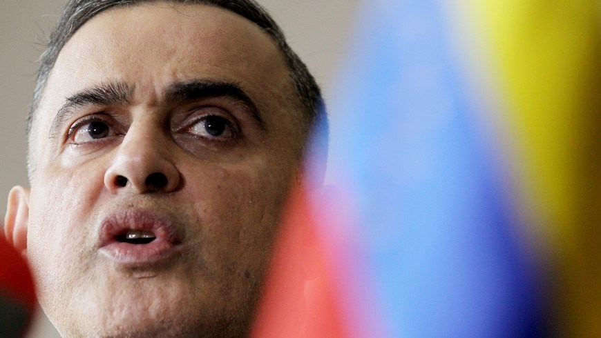 El defensor del pueblo de Venezuela, Tarek William Saab, durante una rueda de prensa en el marco de la Primera Cumbre Iberoamericana sobre Derechos Humanos, Migrantes y Trata de Personas hoy, miércoles 13 de mayo de 2015, en Bogotá (Colombia). EFE