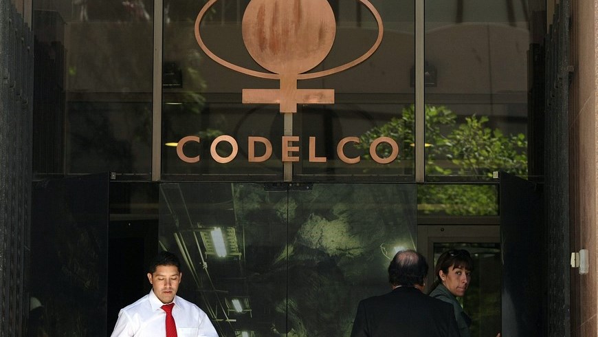 Codelco obtuvo 3.033 millones de dólares de beneficios en 2014, un 22 % menos que el año anterior, y tiene previstas inversiones por unos 3.955 millones de dólares este año. EFE/Archivo