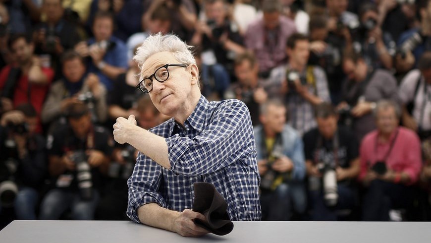 El director de cine estadounidense Woody Allen posa durante el pase gráfico de la película "Irrational Man" en la 68 edición del Festival de Cine de Cannes (Francia) hoy. EFE