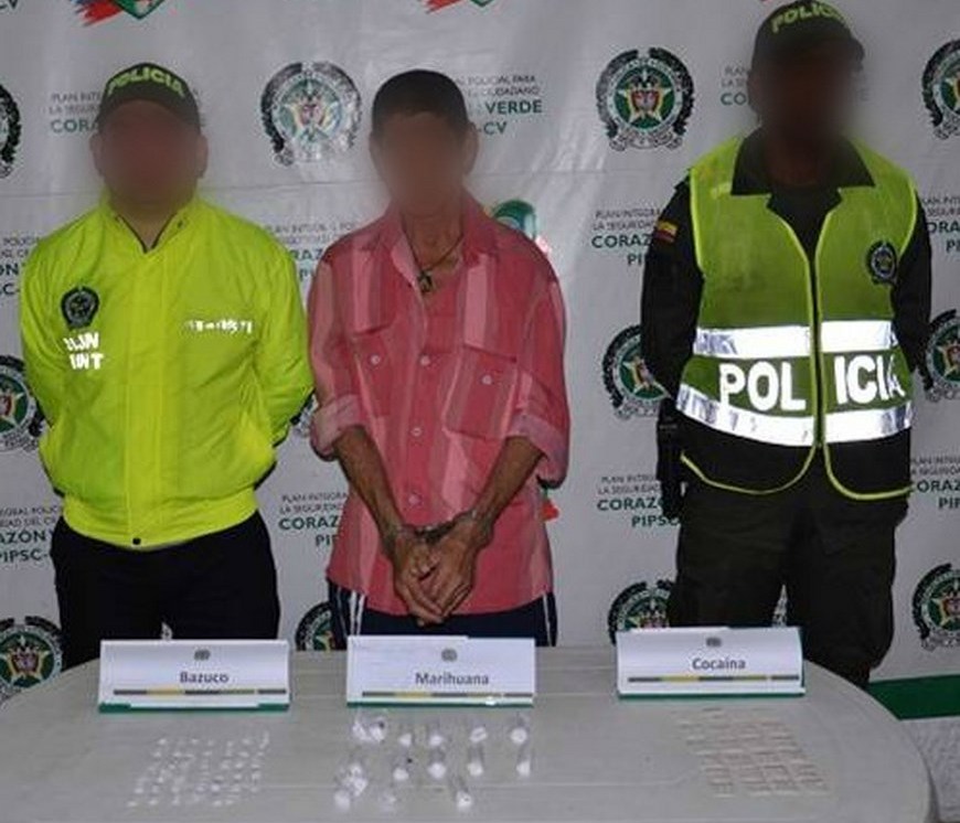 Antioquia El hombre de 54 años capturado con la droga incautada. Foto: Policía <a class=