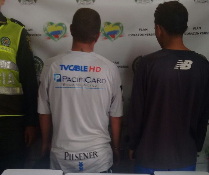 Los dos sujetos capturados. Foto: Policía Metropolitana del Valle de Aburrá.