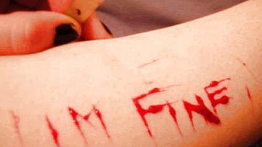 La práctica del "cutting" gana popularidad entre los jóvenes.