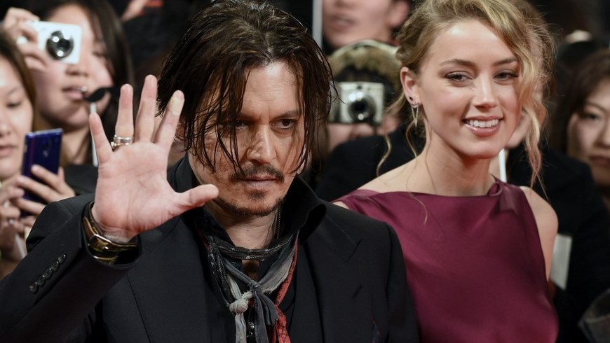 El actor estadounidense Johnny Depp (i), junto a su pareja, la actriz Amber Heard. EFE/Archivo