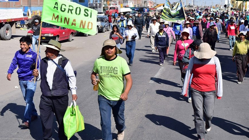 Manifestantes bloquean la vía de salida de Arequipa a Cuzco y Puno. EFE/Archivo