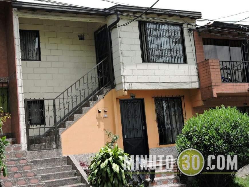 En esta casa vivía el taxista.