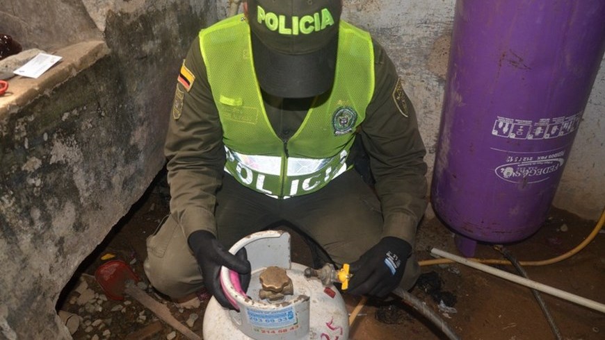FOTOS Y VIDEO: Desmantelan casa en la que reenvasaban gas en el oriente de Medellín 1 REENVASABAN GAS 3