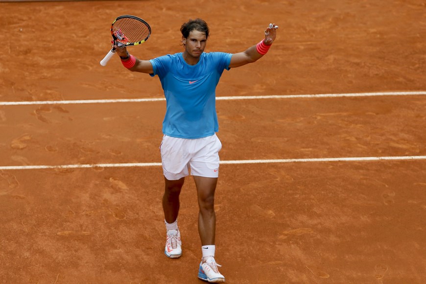 Nadal inició la conquista de su quinto título en Madrid 3 El tenista español Rafa Nadal celebra su victoria tras ganar por 6-4 y 6-3 el partido frente al estadounidense Steve Johnson, de la segunda ronda del torneo Mutua Madrid Open que se celebra estos días en la Caja Mágica. EFE/JuanJo Martín