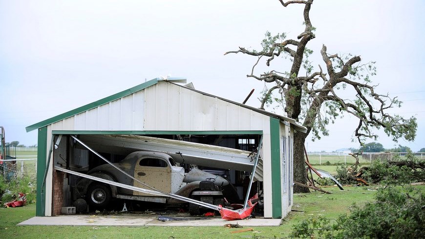 La madrugada del miércoles medio centenar de tornados azotaron varios estados del centro del país y dejaron una mujer muerta, una docena de heridos, además de cuantiosos daños materiales. EFE/Archivo