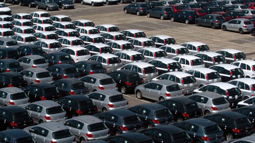 Los principales fabricantes disfrutaron aumentos de la demanda en abril por encima del 5 %, lo que situó la tasa anual de ventas en el mes en torno a los 17 millones de unidades, una de las cifras más altas de la historia del sector. EFE/Archivo.