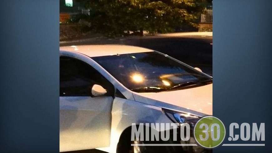 carro atacado a bala (Copiar)