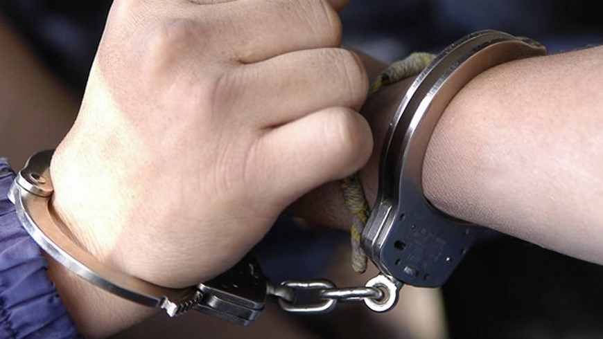 Un hombre sometía a mendicidad a dos niños menores de 5 años en El Poblado 3 esposas Copiarsapp