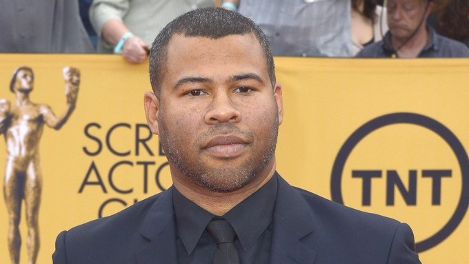 En la imagen un registro del cineasta estadounidense Jordan Peele, quien escribió y dirigió la cinta Get Out, que cuenta cómo una tranquila y apacible visita de un joven negro a la finca de su novia blanca se convierte en un infierno impredecible. EFEArchivo